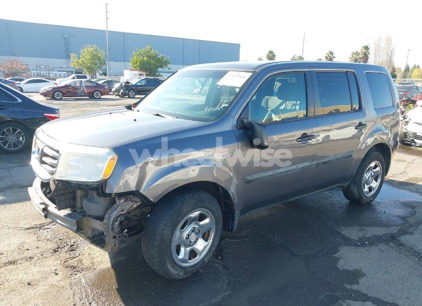 Photo 2 of 2014 Honda Pilot LX (VIN 5FNYF3H21EB008593)