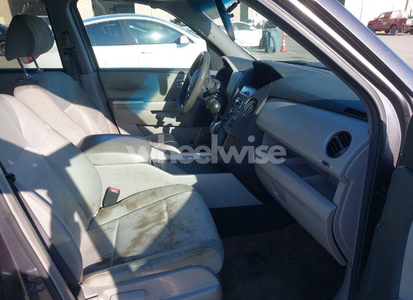 Photo 5 of 2014 Honda Pilot LX (VIN 5FNYF3H21EB008593)