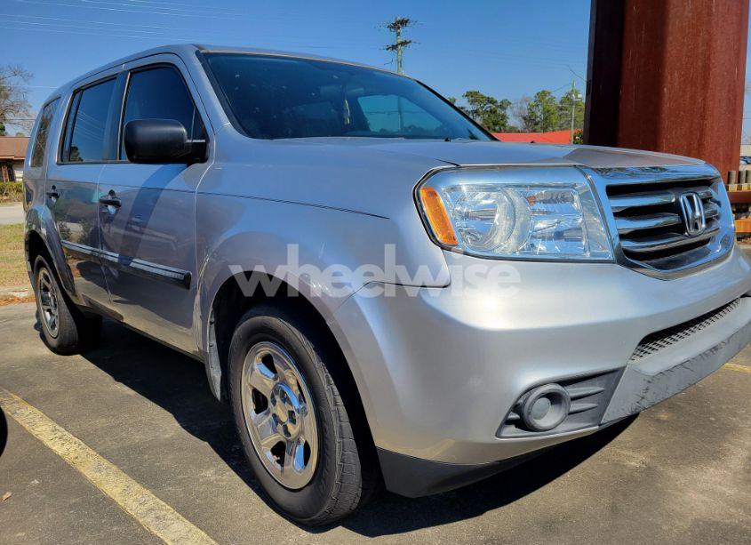 Photo 2 of 2014 Honda Pilot LX (VIN 5FNYF3H21EB009405)