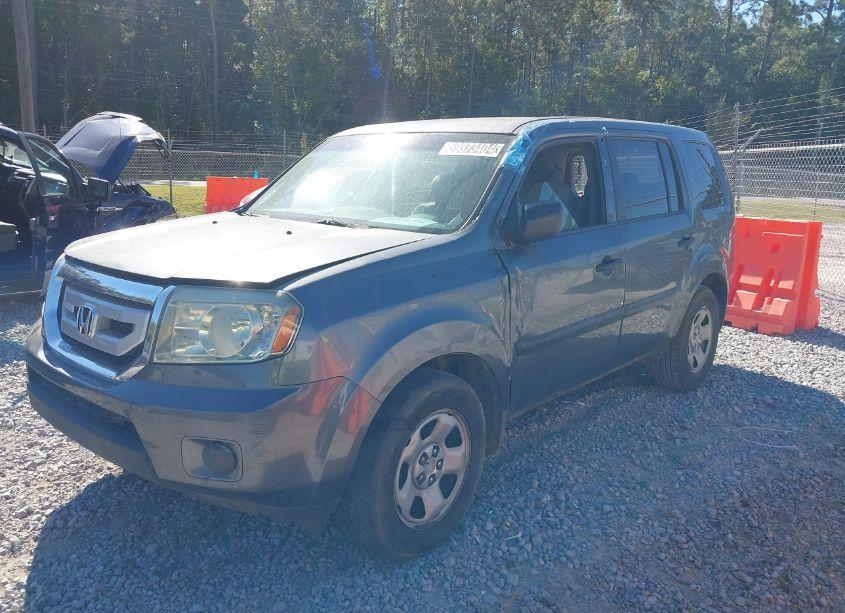 Photo 2 of 2011 Honda Pilot LX (VIN 5FNYF3H22BB015399)