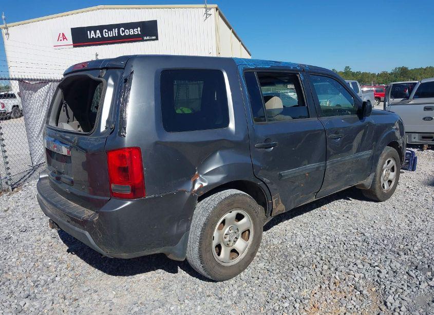 Photo 4 of 2011 Honda Pilot LX (VIN 5FNYF3H22BB015399)