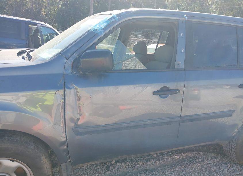 Photo 6 of 2011 Honda Pilot LX (VIN 5FNYF3H22BB015399)