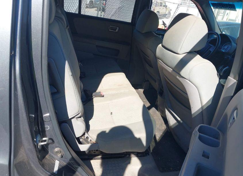 Photo 8 of 2011 Honda Pilot LX (VIN 5FNYF3H22BB015399)