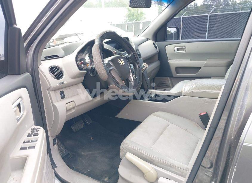 Photo 5 of 2011 Honda Pilot LX (VIN 5FNYF3H22BB046510)