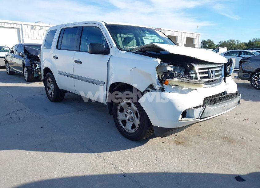 2015 Honda Pilot LX (VIN 5FNYF3H22FB013108) main photo