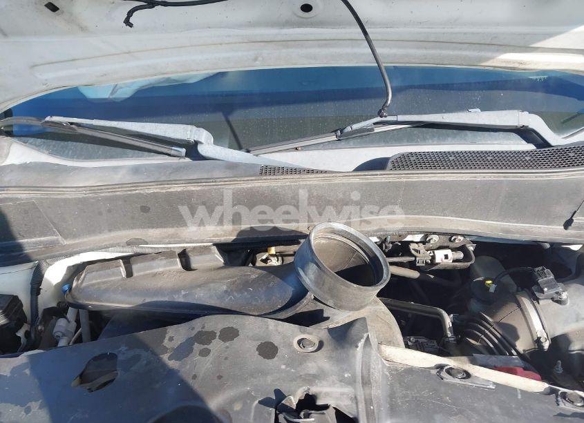 Photo 10 of 2015 Honda Pilot LX (VIN 5FNYF3H22FB013108)