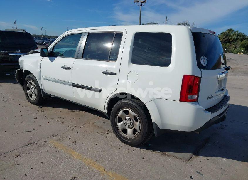 Photo 3 of 2015 Honda Pilot LX (VIN 5FNYF3H22FB013108)