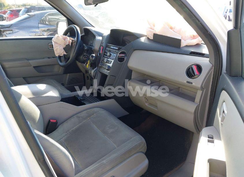 Photo 5 of 2015 Honda Pilot LX (VIN 5FNYF3H22FB013108)