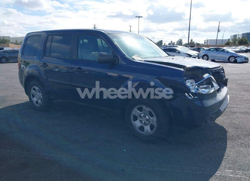 2015 Honda Pilot LX (VIN 5FNYF3H22FB015487) main photo