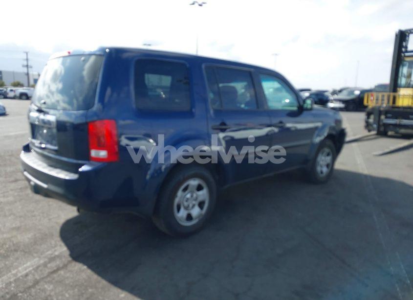 Photo 4 of 2015 Honda Pilot LX (VIN 5FNYF3H22FB015487)