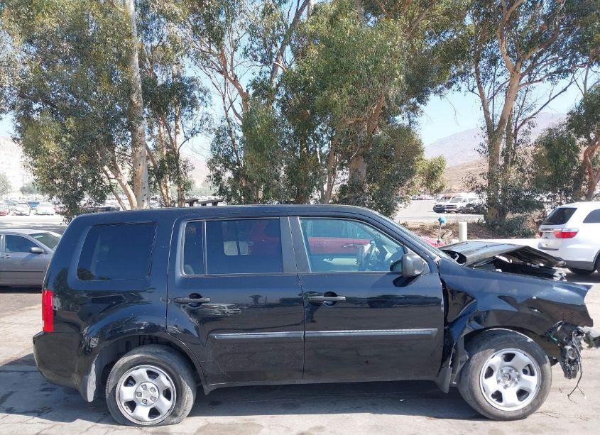 Photo 13 of 2015 Honda Pilot LX (VIN 5FNYF3H22FB032015)