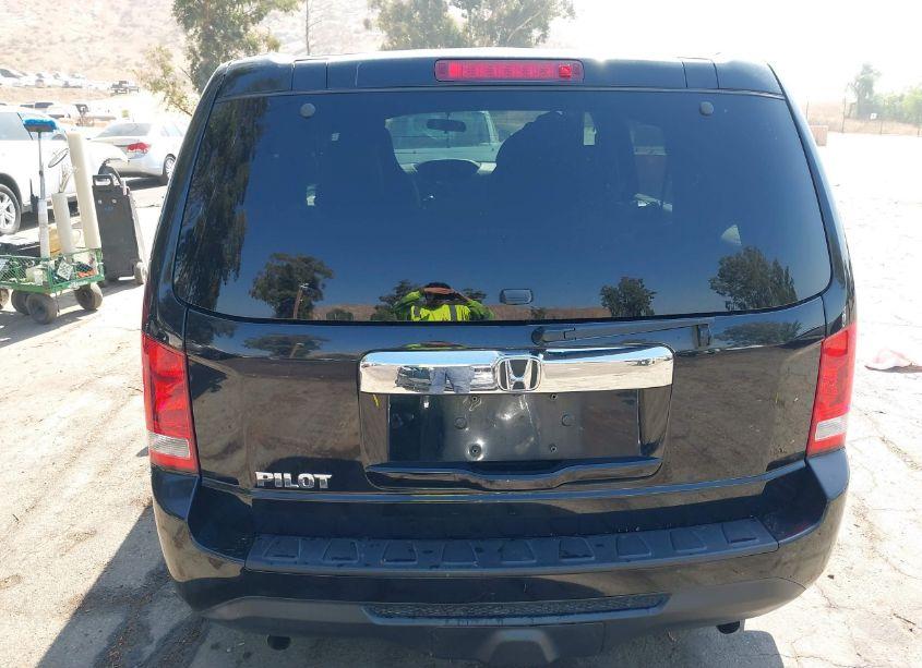 Photo 16 of 2015 Honda Pilot LX (VIN 5FNYF3H22FB032015)