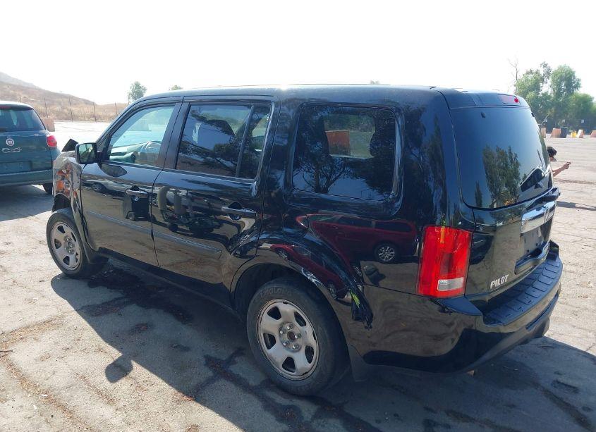 Photo 3 of 2015 Honda Pilot LX (VIN 5FNYF3H22FB032015)