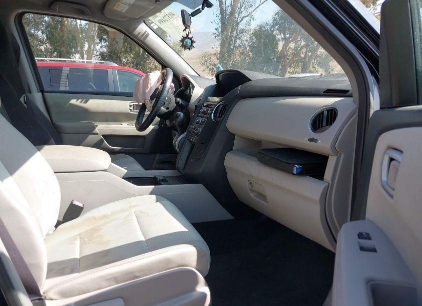 Photo 5 of 2015 Honda Pilot LX (VIN 5FNYF3H22FB032015)