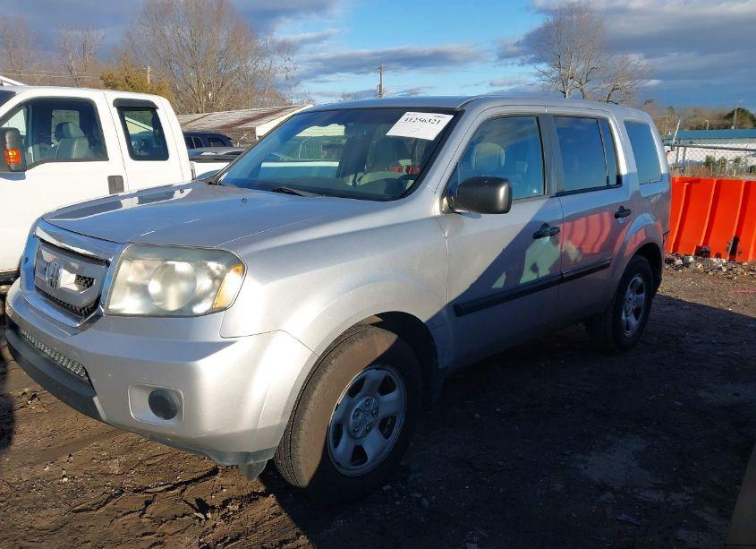 Photo 2 of 2011 Honda Pilot LX (VIN 5FNYF3H23BB056902)