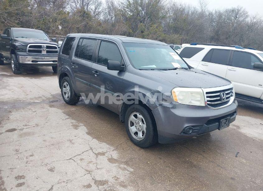 2015 Honda Pilot LX (VIN 5FNYF3H23FB009018) main photo