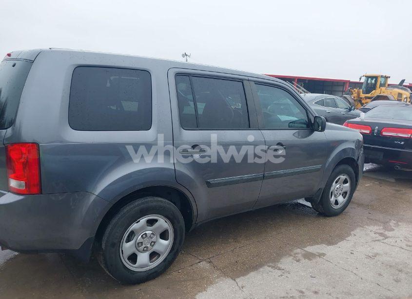 Photo 14 of 2015 Honda Pilot LX (VIN 5FNYF3H23FB009018)