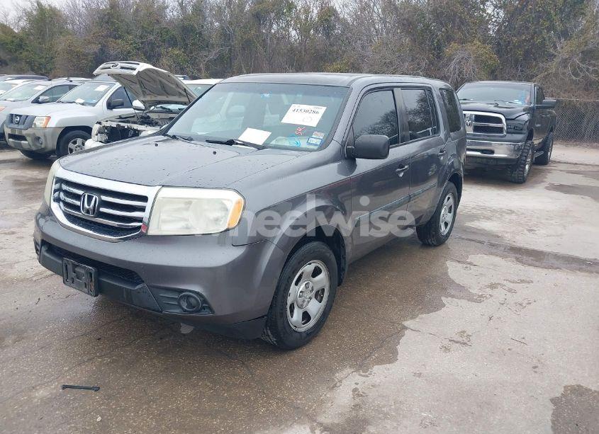 Photo 2 of 2015 Honda Pilot LX (VIN 5FNYF3H23FB009018)
