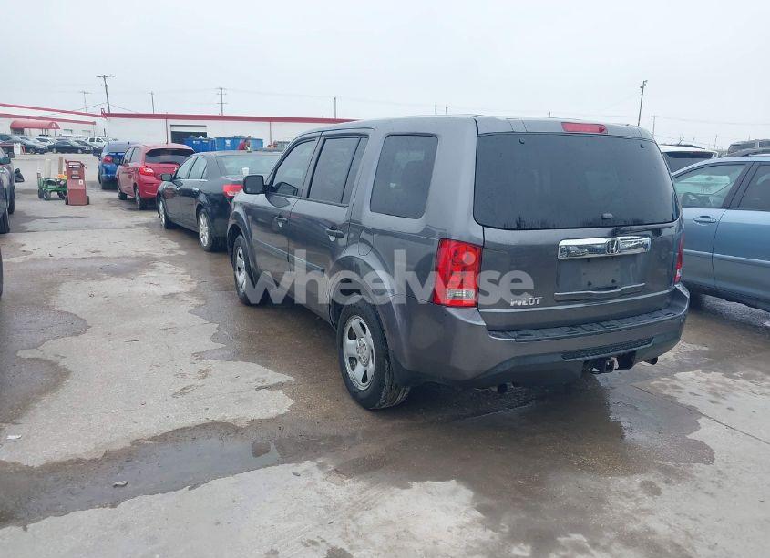 Photo 3 of 2015 Honda Pilot LX (VIN 5FNYF3H23FB009018)