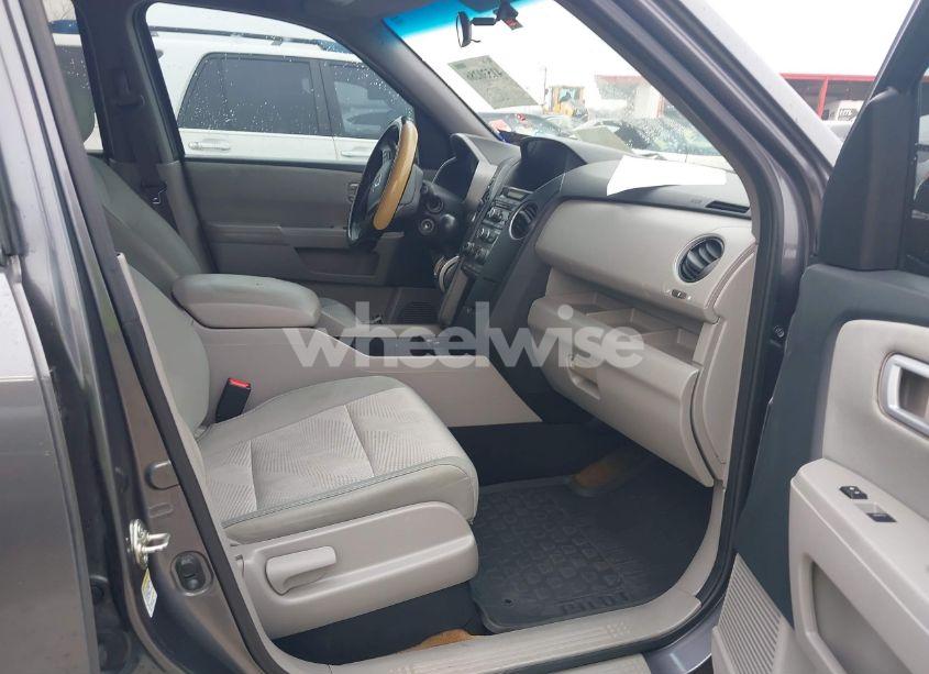 Photo 5 of 2015 Honda Pilot LX (VIN 5FNYF3H23FB009018)