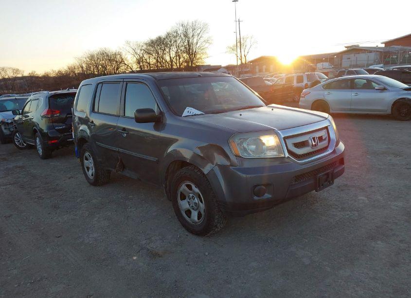 2011 Honda Pilot LX (VIN 5FNYF3H24BB005036) main photo