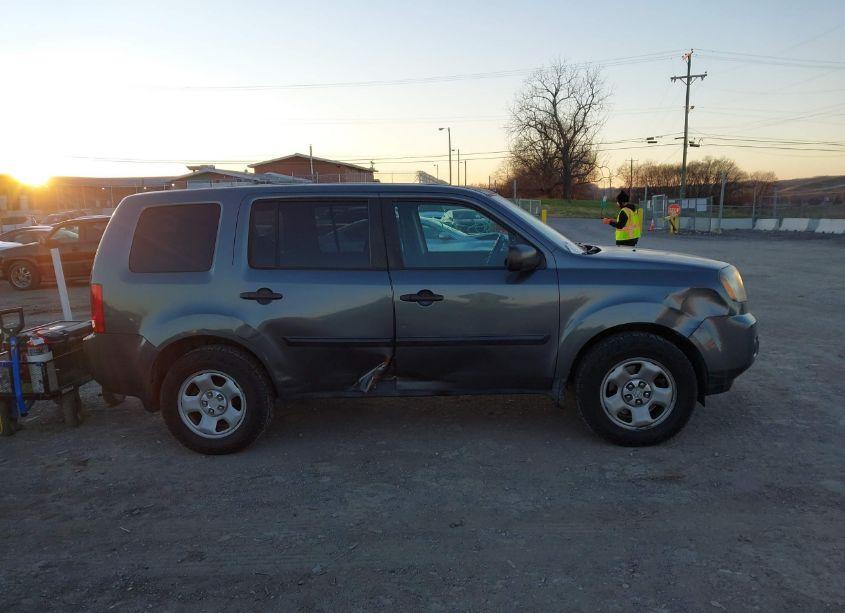 Photo 13 of 2011 Honda Pilot LX (VIN 5FNYF3H24BB005036)