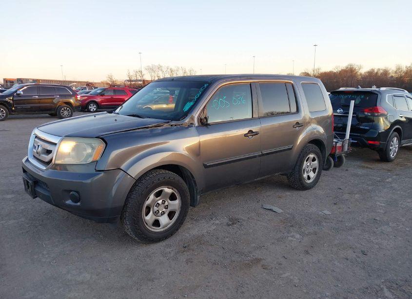 Photo 2 of 2011 Honda Pilot LX (VIN 5FNYF3H24BB005036)