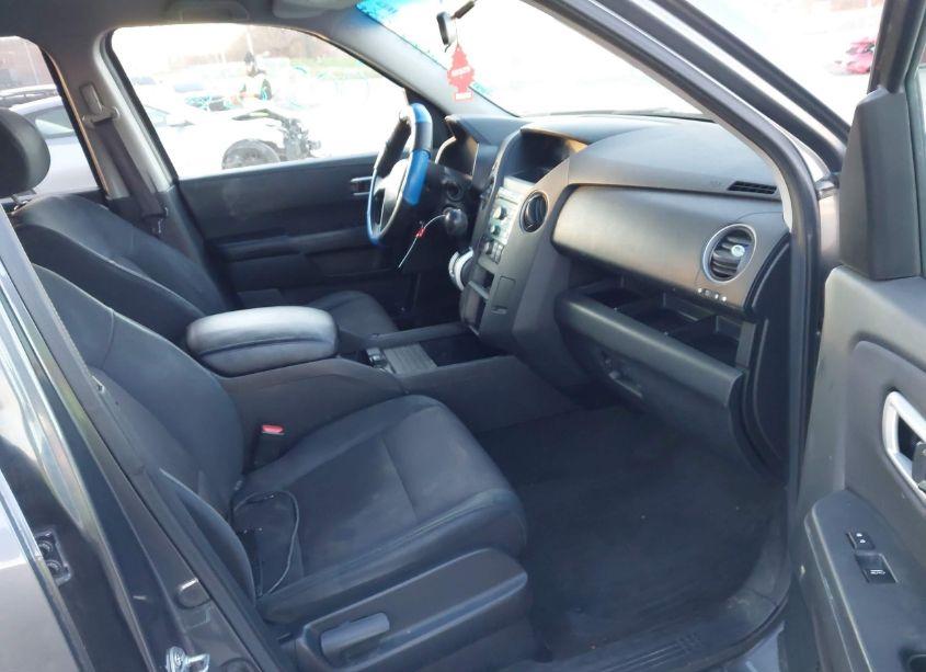 Photo 5 of 2011 Honda Pilot LX (VIN 5FNYF3H24BB005036)