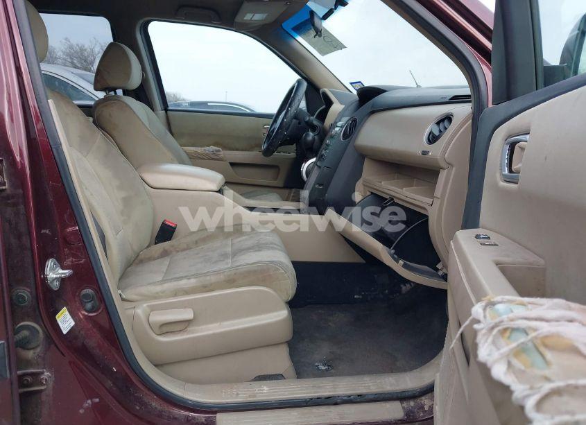 Photo 5 of 2011 Honda Pilot LX (VIN 5FNYF3H24BB020152)
