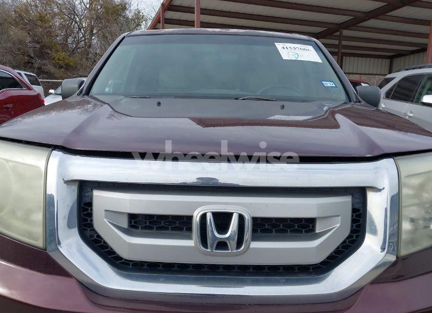 Photo 6 of 2011 Honda Pilot LX (VIN 5FNYF3H24BB020152)