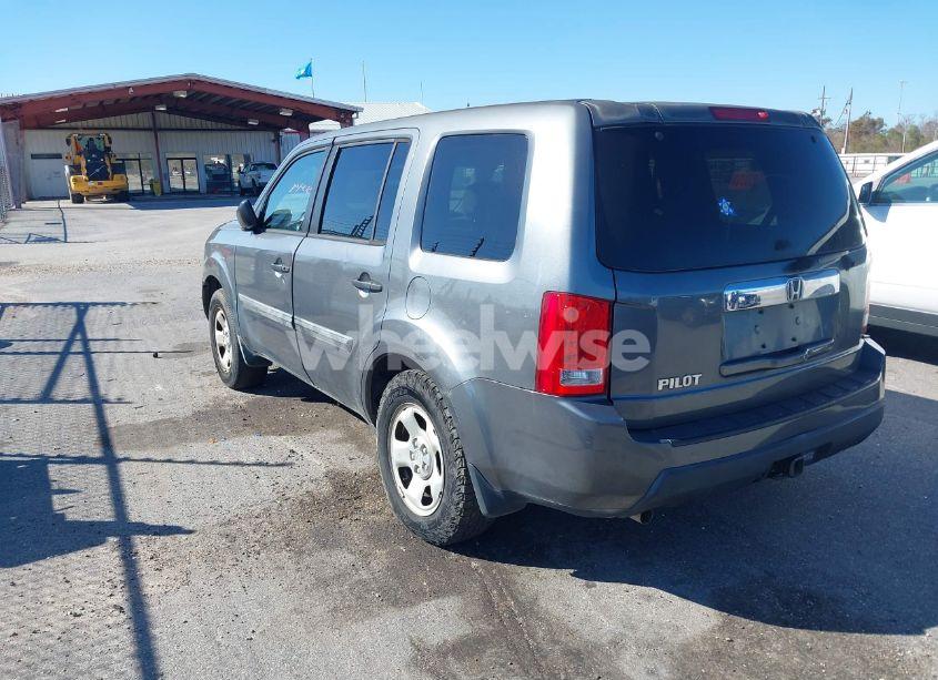 Photo 3 of 2011 Honda Pilot LX (VIN 5FNYF3H24BB022435)