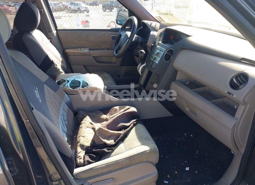 Photo 5 of 2011 Honda Pilot LX (VIN 5FNYF3H24BB022435)