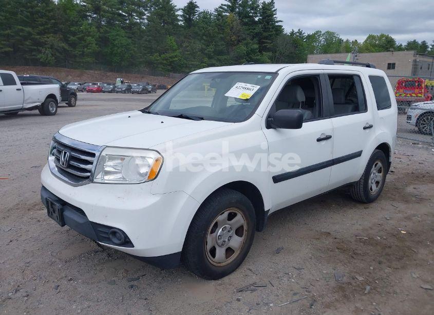 Photo 2 of 2014 Honda Pilot LX (VIN 5FNYF3H24EB004215)