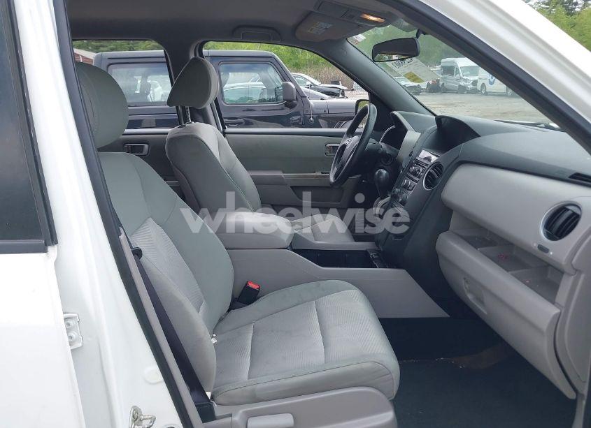 Photo 5 of 2014 Honda Pilot LX (VIN 5FNYF3H24EB004215)