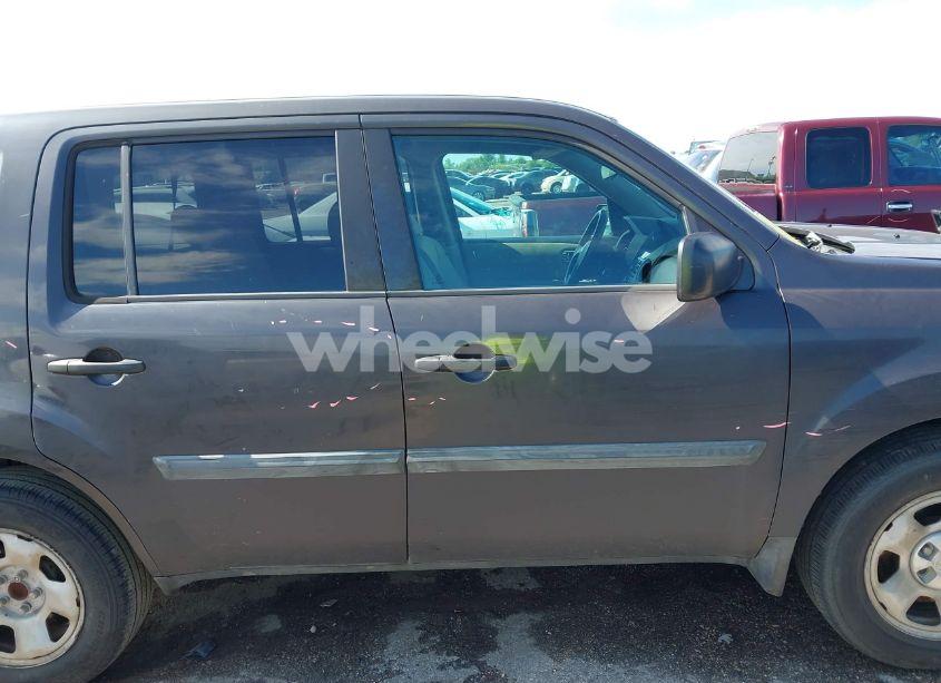 Photo 13 of 2014 Honda Pilot LX (VIN 5FNYF3H24EB021337)