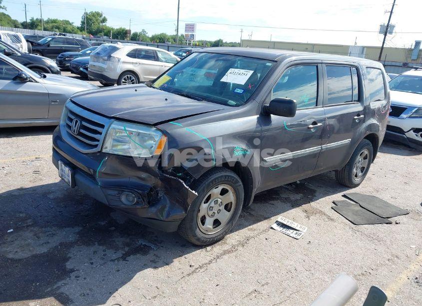 Photo 2 of 2014 Honda Pilot LX (VIN 5FNYF3H24EB021337)