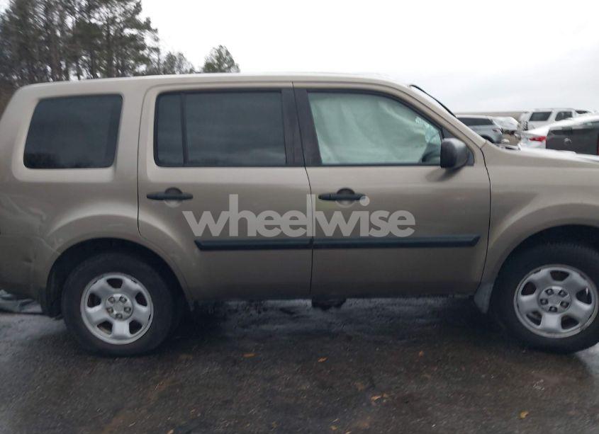 Photo 14 of 2010 Honda Pilot LX (VIN 5FNYF3H25AB010180)