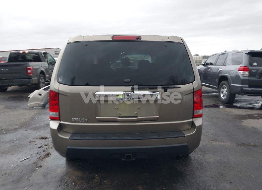 Photo 17 of 2010 Honda Pilot LX (VIN 5FNYF3H25AB010180)