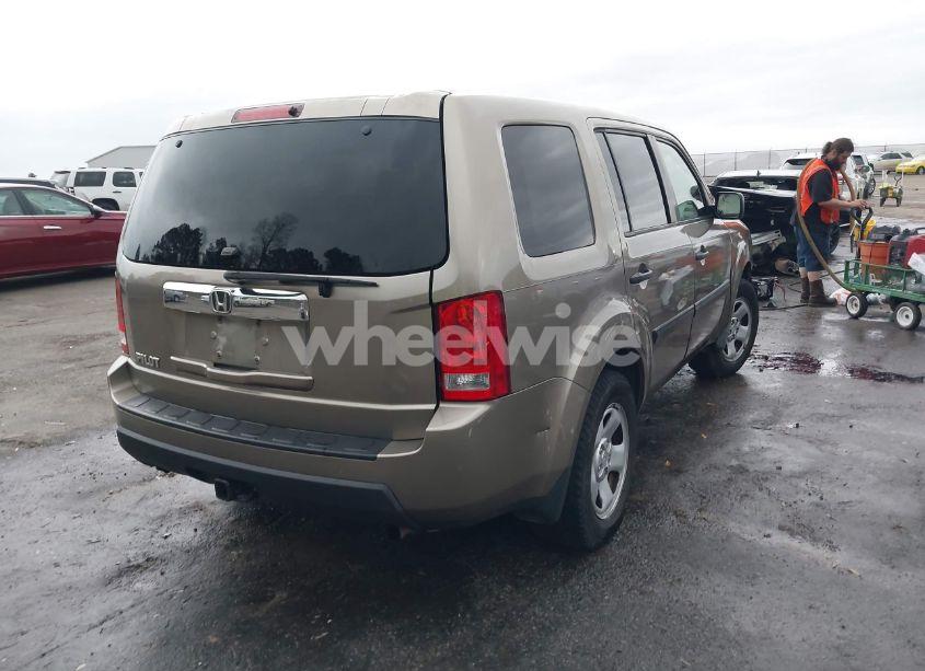 Photo 4 of 2010 Honda Pilot LX (VIN 5FNYF3H25AB010180)
