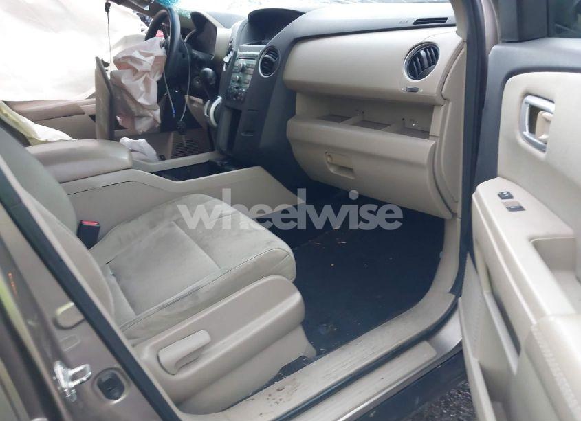 Photo 5 of 2010 Honda Pilot LX (VIN 5FNYF3H25AB010180)