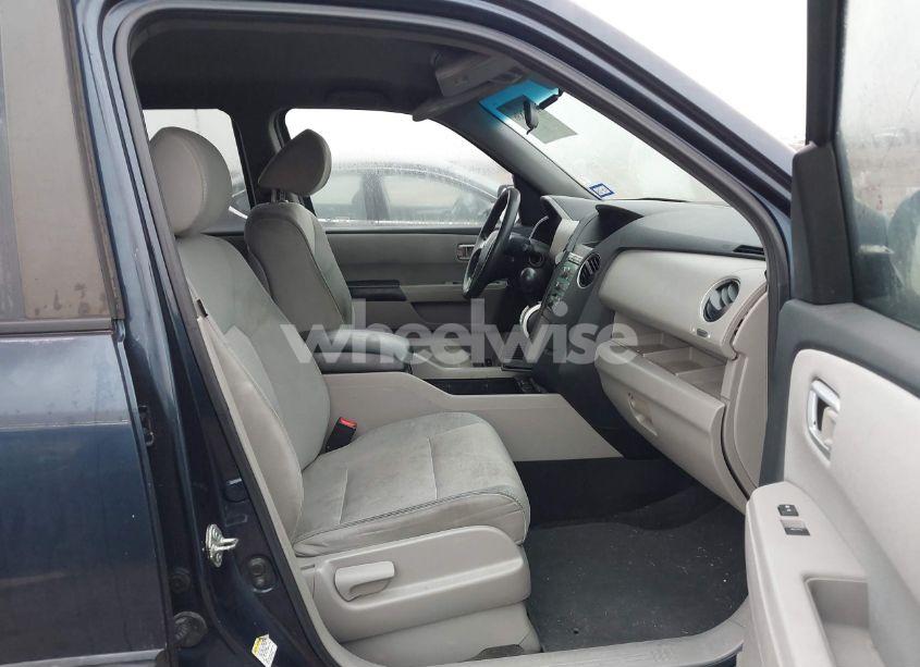 Photo 5 of 2011 Honda Pilot LX (VIN 5FNYF3H25BB030060)