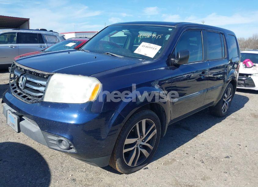Photo 2 of 2013 Honda Pilot LX (VIN 5FNYF3H25DB030739)