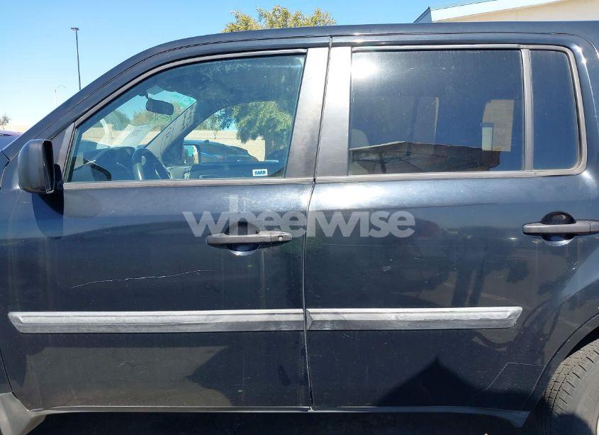 Photo 15 of 2015 Honda Pilot LX (VIN 5FNYF3H25FB016469)