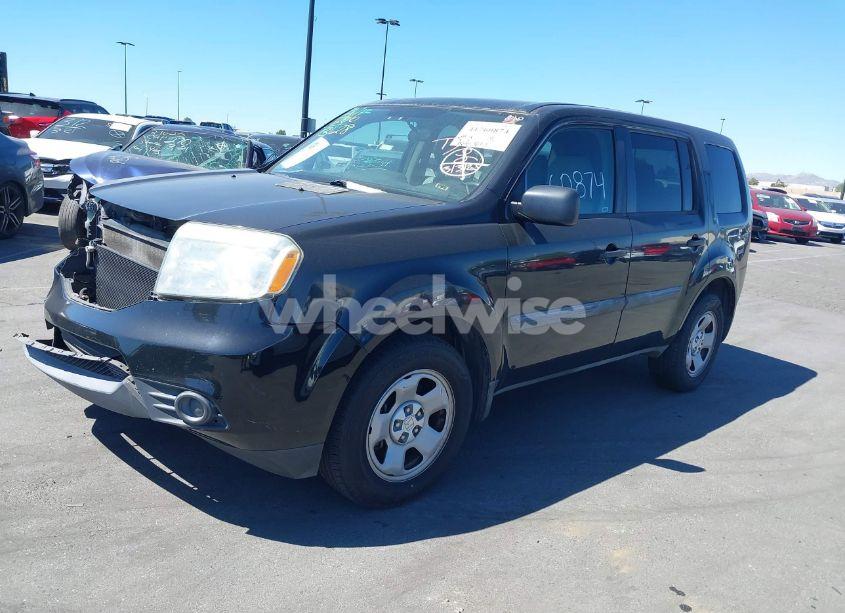 Photo 2 of 2015 Honda Pilot LX (VIN 5FNYF3H25FB016469)