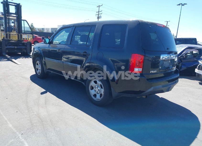 Photo 3 of 2015 Honda Pilot LX (VIN 5FNYF3H25FB016469)