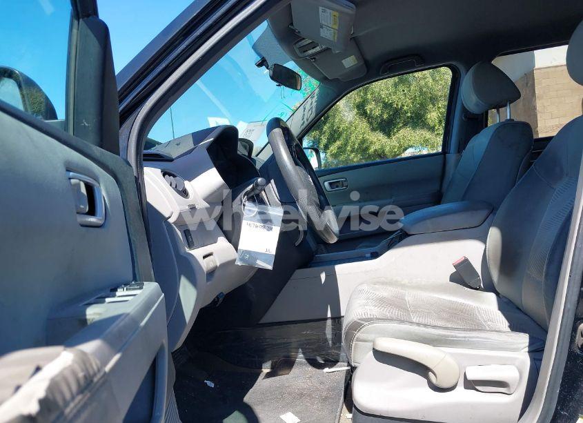 Photo 5 of 2015 Honda Pilot LX (VIN 5FNYF3H25FB016469)