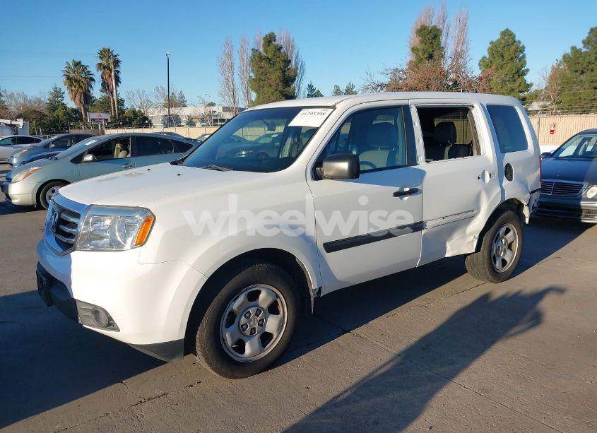 Photo 2 of 2012 Honda Pilot LX (VIN 5FNYF3H26CB029680)