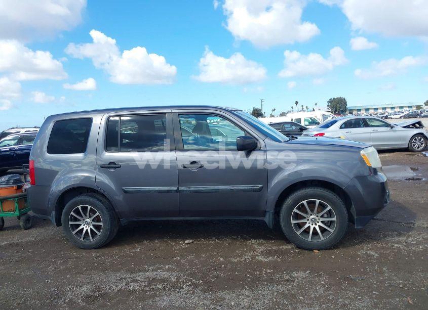 Photo 13 of 2014 Honda Pilot LX (VIN 5FNYF3H26EB006385)