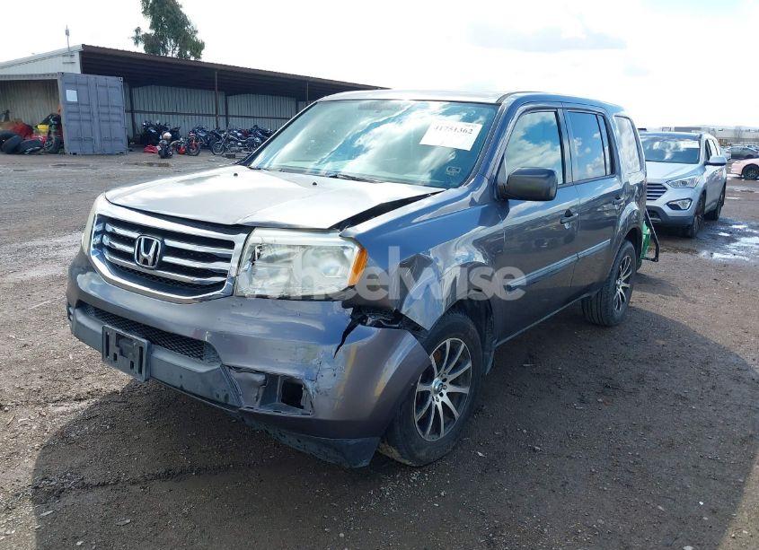 Photo 2 of 2014 Honda Pilot LX (VIN 5FNYF3H26EB006385)