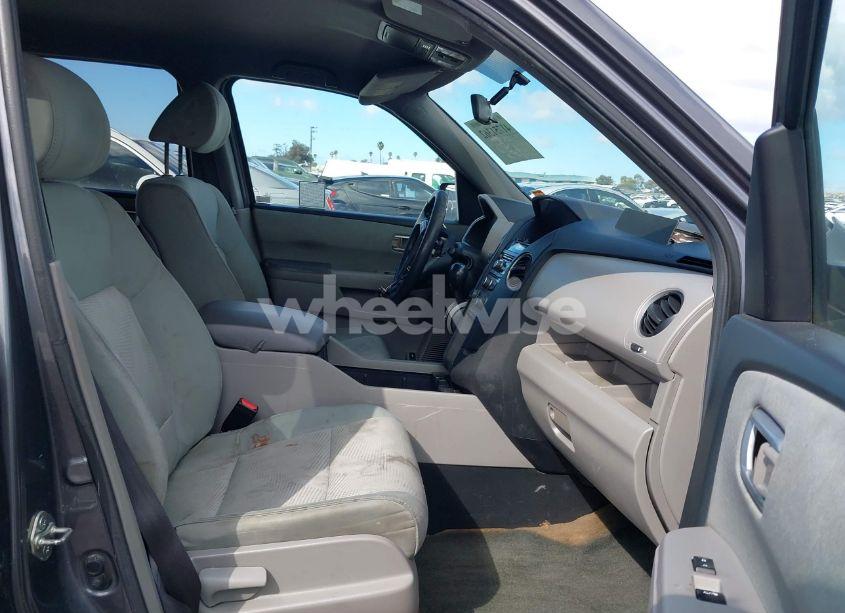 Photo 5 of 2014 Honda Pilot LX (VIN 5FNYF3H26EB006385)